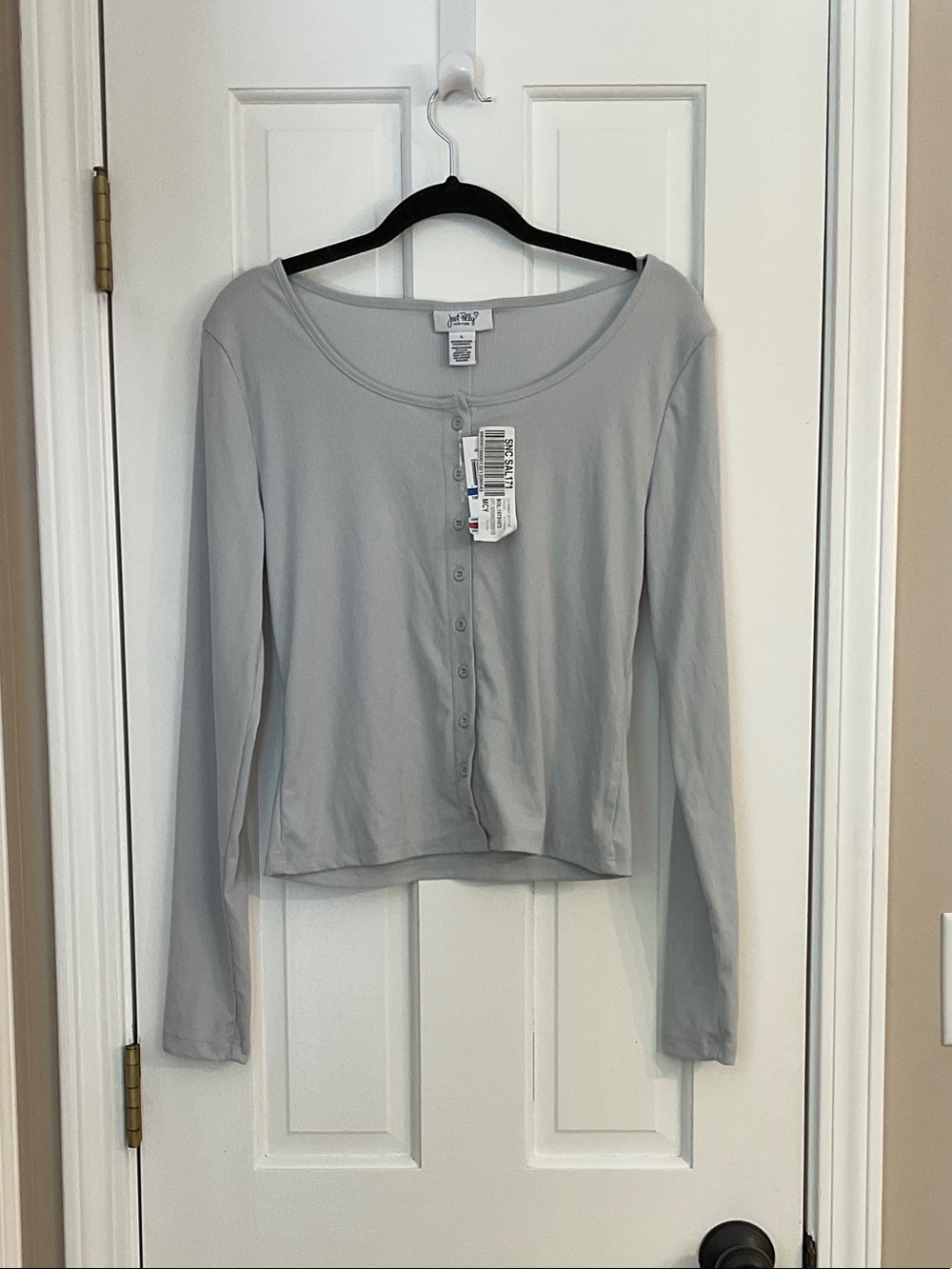 Just Polly Women's Light Gray Button-Front Long Sleeve Top